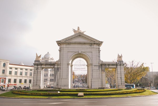 Explore uk cruises: enrich your journey with guided tours of iconic british theaters